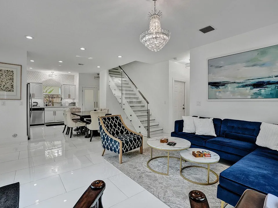 833 SW 17th St