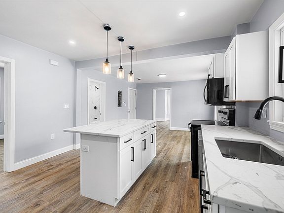 4th image of 1587 Purchase St