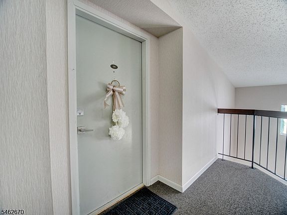 4th image of 196 Drake Ln #196