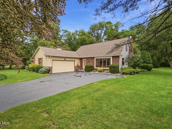 354 Colony Rd, Rossford, OH 43460