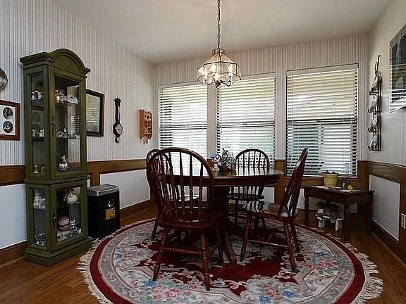 5th image of 12115 Oakcroft Dr