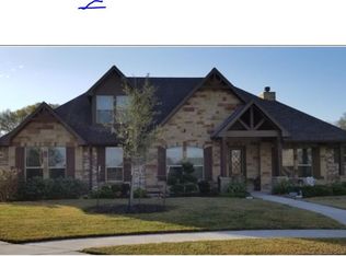879 Spreading Oaks Dr, Angleton, TX 77515