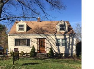 4 Valley View Dr, Danbury, CT 06810