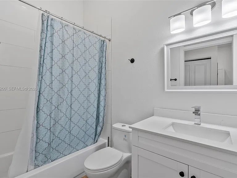 830 SE 14th St #3 — Photo 8