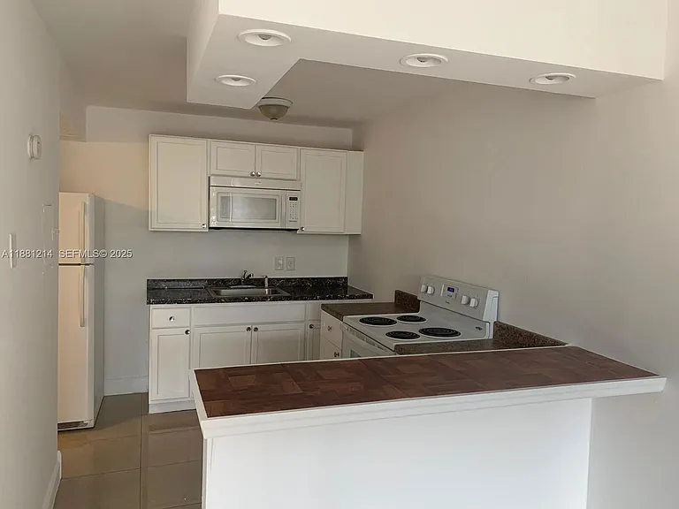 2025 NE 164th St — Photo 9