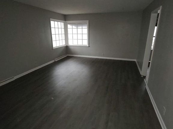 2nd image of 537 Dowling St
