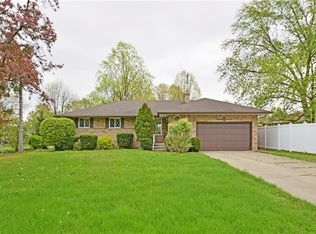 5695 Cascade Dr, Seven Hills, OH