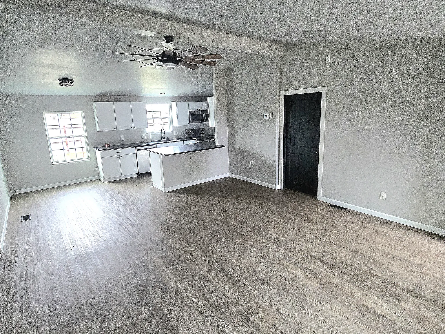 3 bed, 1120 sqft, $1,100 — Photo 2
