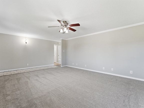 4th image of 1119 Paris St