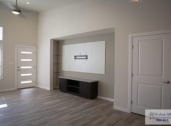 2nd image of 4237 Las Palmas Cir