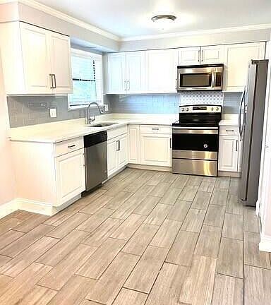 5th image of 610 SE 2nd Avenue