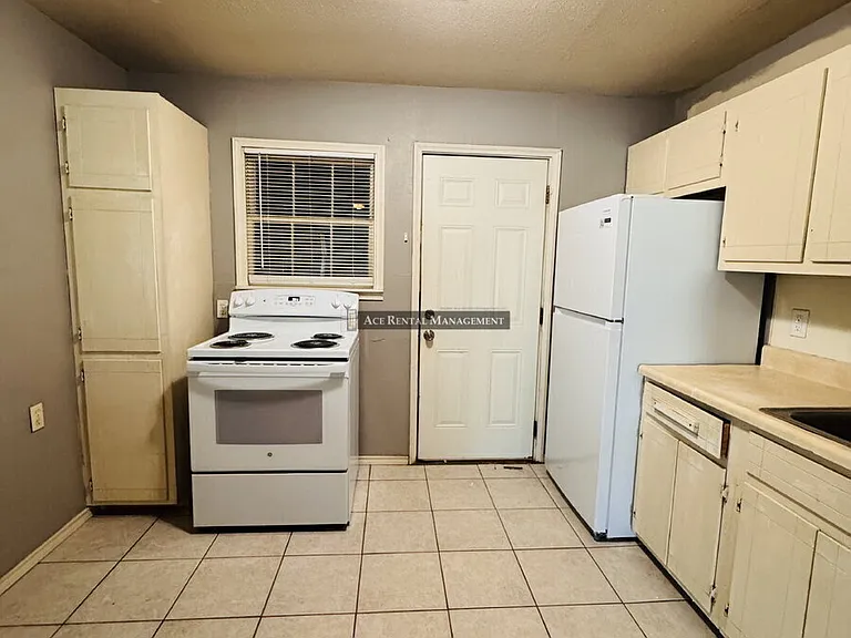 4478 Dallas Ave — Photo 7