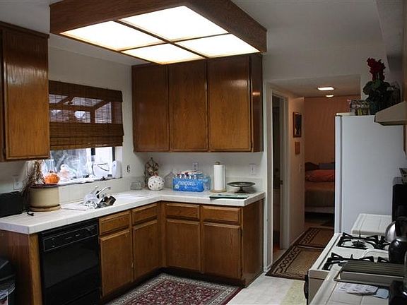 4th image of 37525 Litchfield St