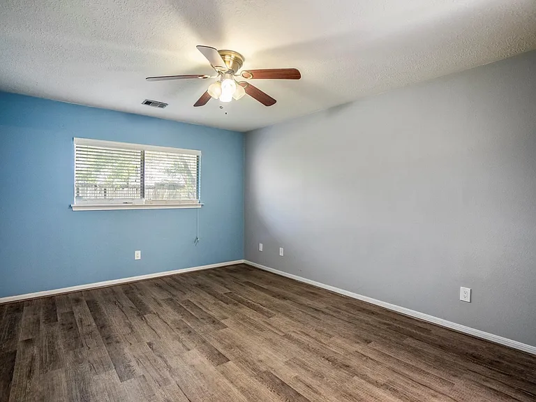 5211 Roserock Ln — Photo 18