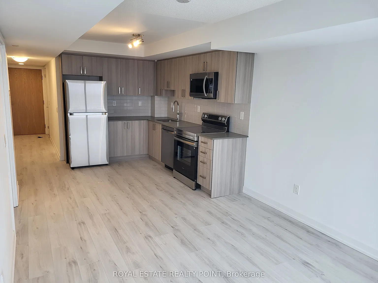 Universal City Condos — Photo 4