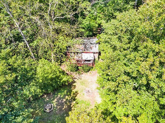 2nd image of 304 Pine Dr