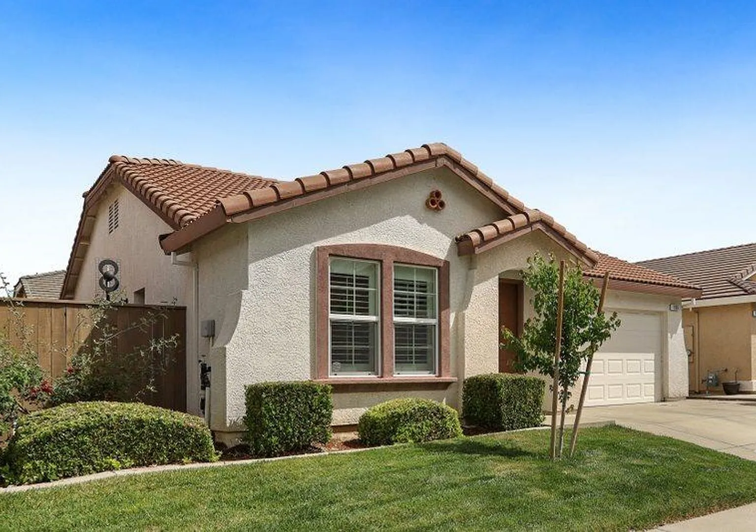 Single Story Charming 3-Bedroom Home in the Gated Long Meadow Community — Photo 3
