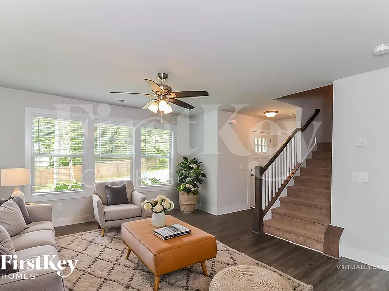 4535 Bonneville Dr — Photo 3