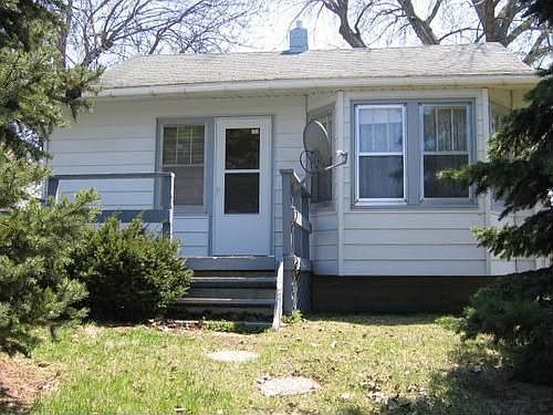 1st image of 208 S Lake Dr