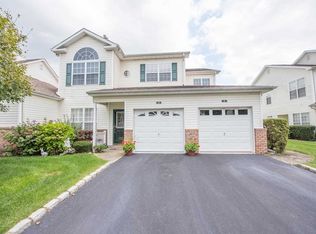 10 Tina Ln, Mount Sinai, NY