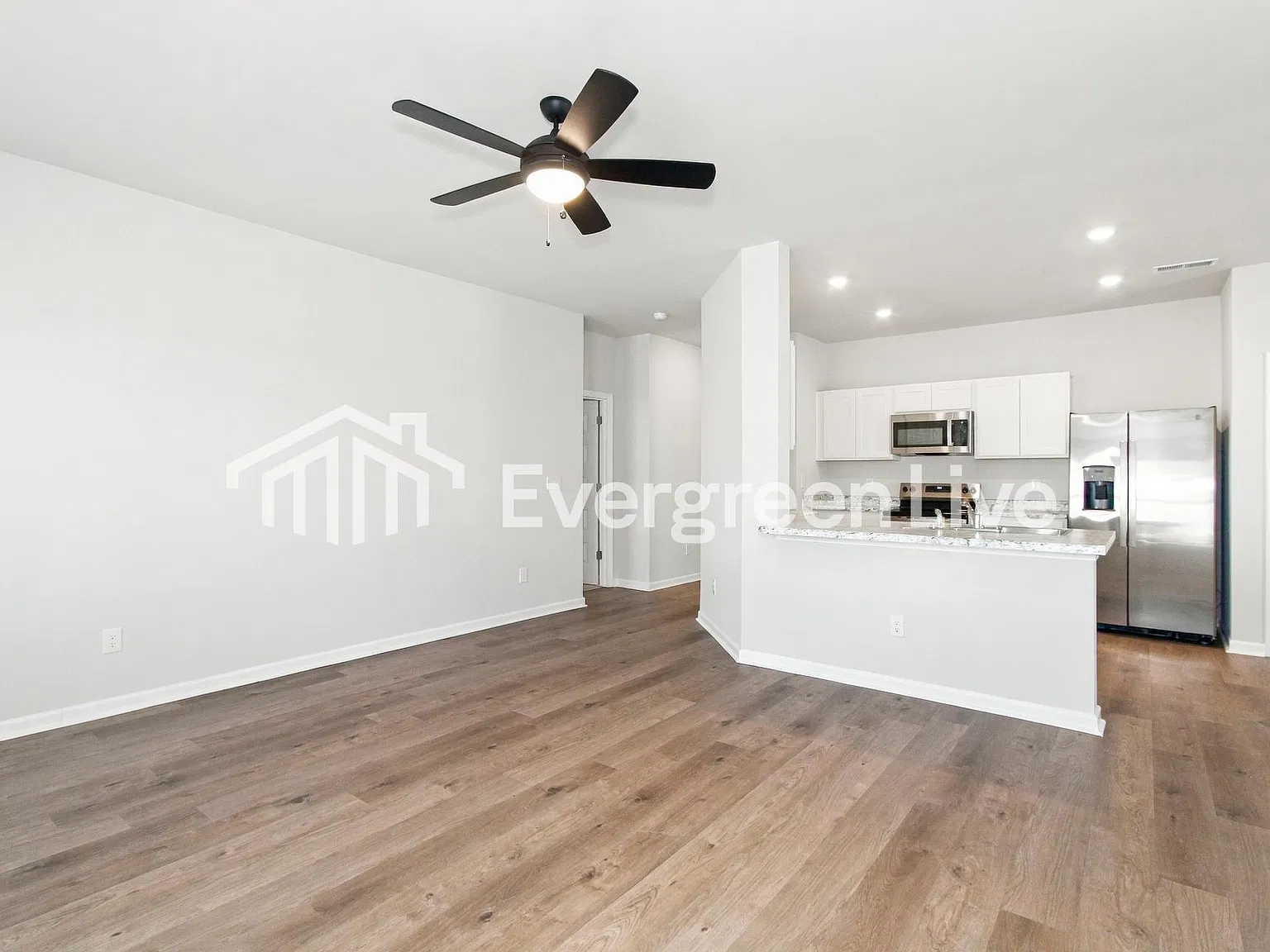 3 bed, 2.0 bath, 1355 sqft, $1,410 — Photo 3