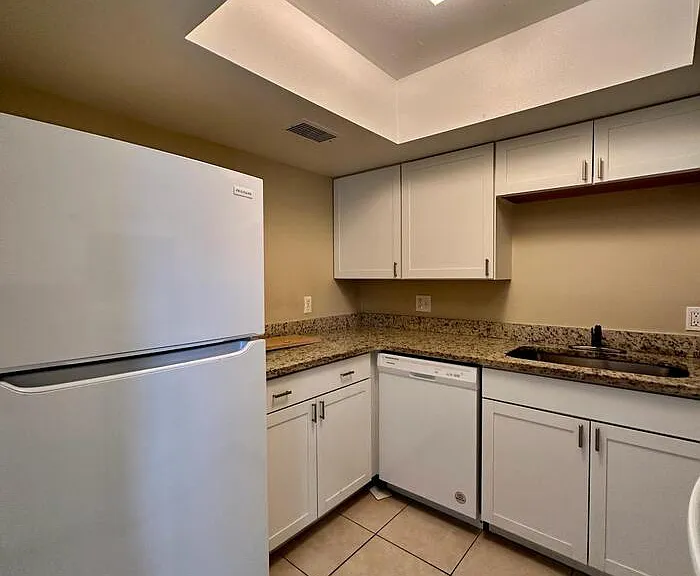 1830 Maravilla Ave #321 — Photo 10
