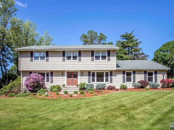 63 Mountain View Ter, Hillsdale, NJ 07642