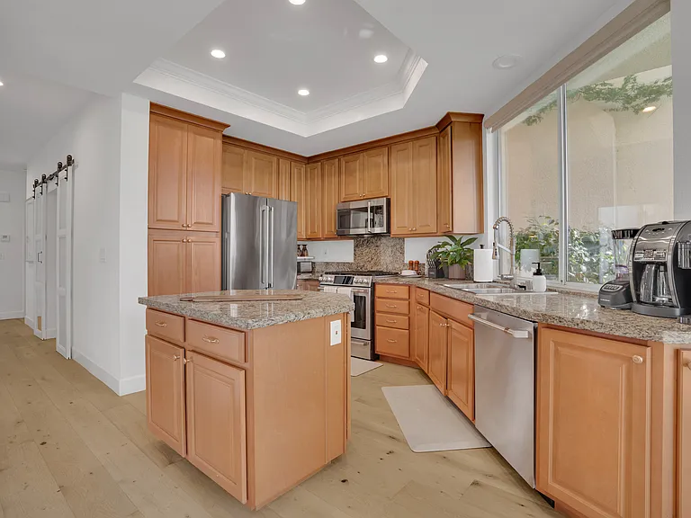 E Lakeshore Dr — Photo 25