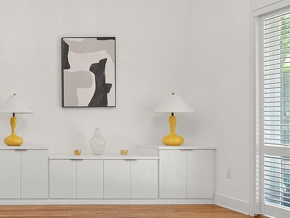 5th image of 61 Grand St APT 1A