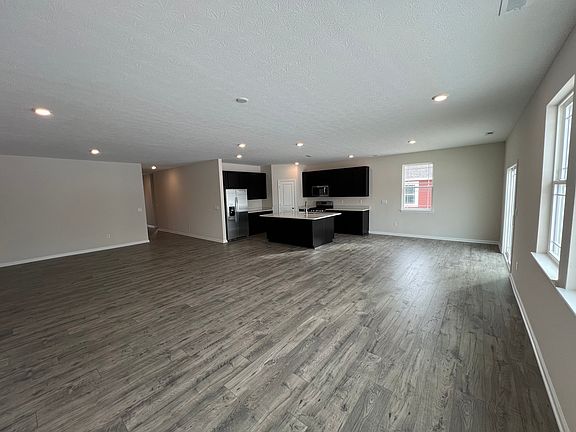 4th image of 272 Lar Lan Dr