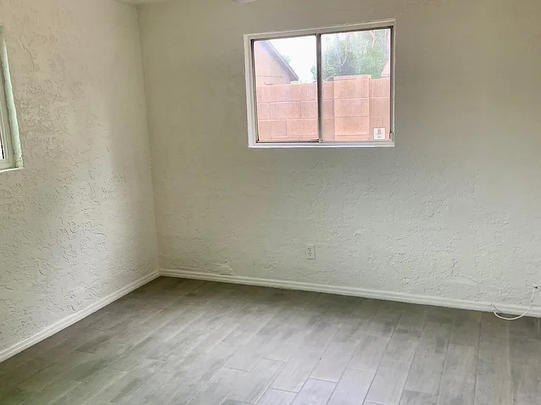 2520 W Vista Ave #C — Photo 8
