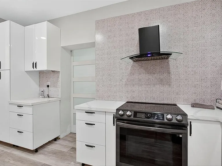 11910 Glenmore Dr — Photo 28