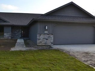 9136 Pleasant Ridge Cir, North Ridgeville, OH 44039