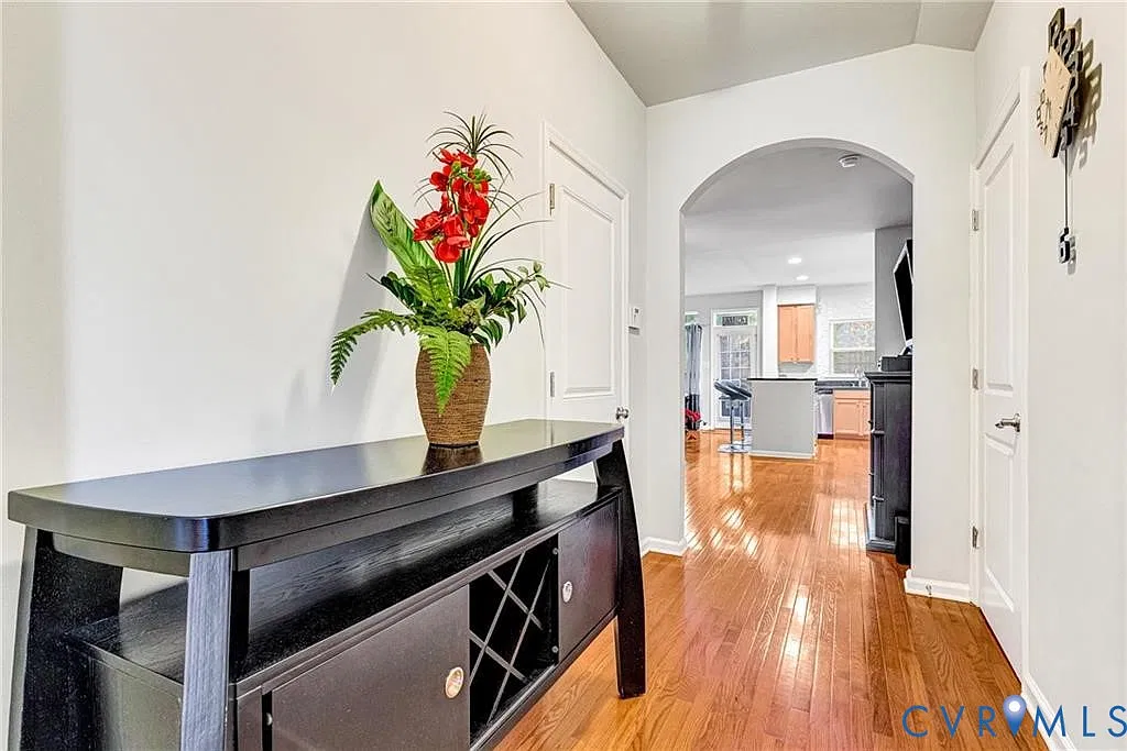 3 bed, 4.5 bath, 2109 sqft, $2,500 — Photo 3
