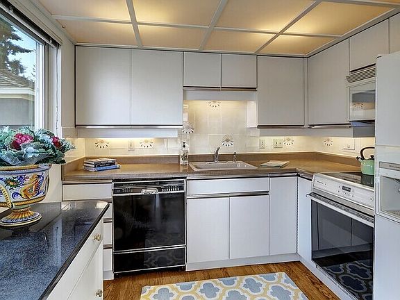 5th image of 1600 43rd Ave E APT 313