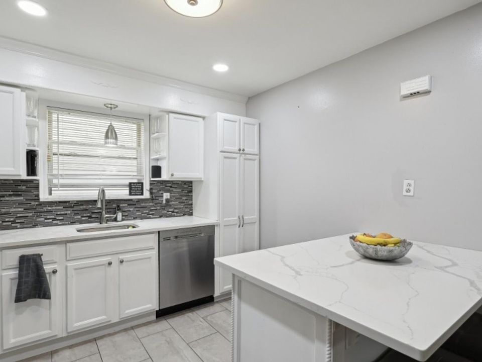 1st image of 52 Crawford St Floor 2