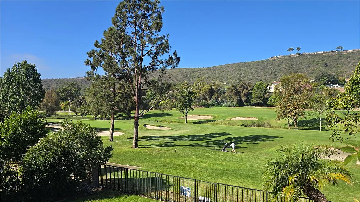 3 bed, 2.5 bath, 2536 sqft, $6,300 — Photo 4