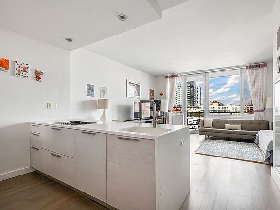 4th image of 525 Borden Ave #6C