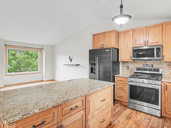 4th image of 19367 Karen Ln
