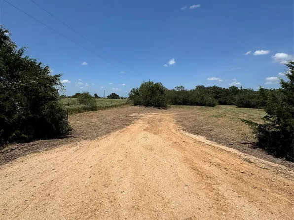 4565 Kubenka Ln, Schulenburg, TX 78956