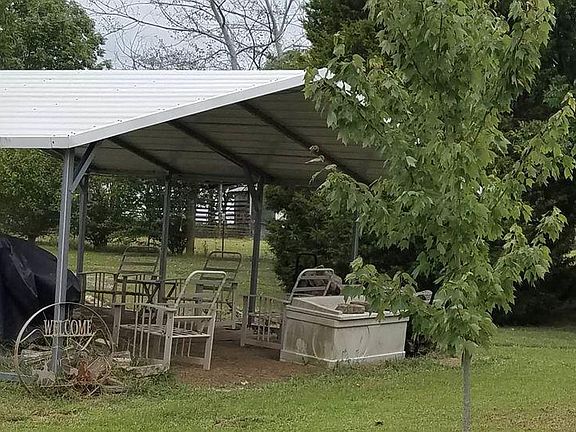 5th image of 580 Holland Ln