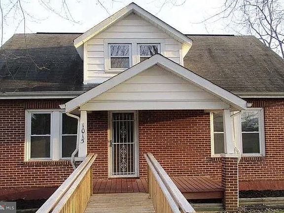 2nd image of 1015 W Washington St