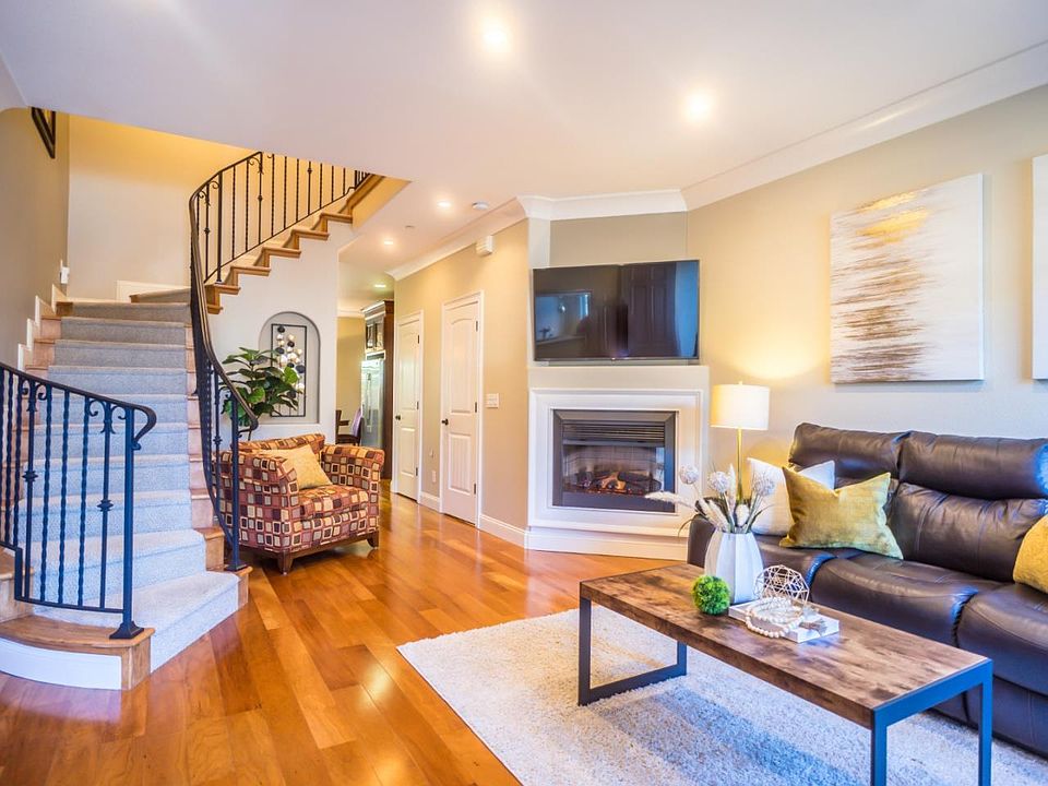 1st image of 633 Crystal Ct