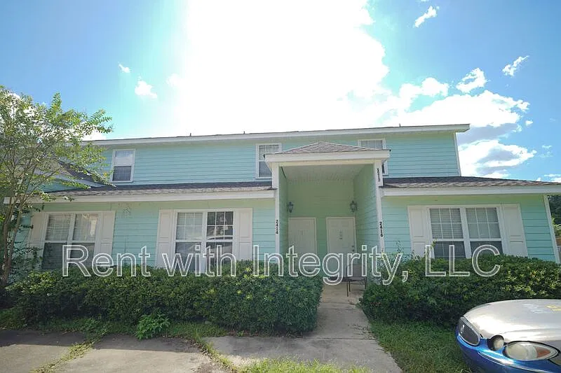 3 bed, 3.0 bath, 1336 sqft, $1,425 — Photo 2