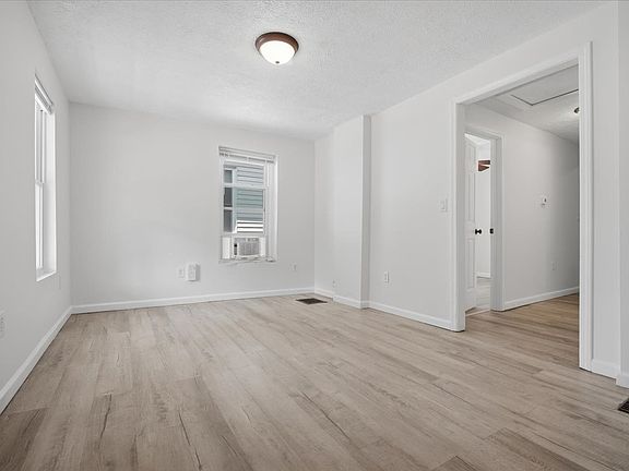 3rd image of 706.5 S Lee St