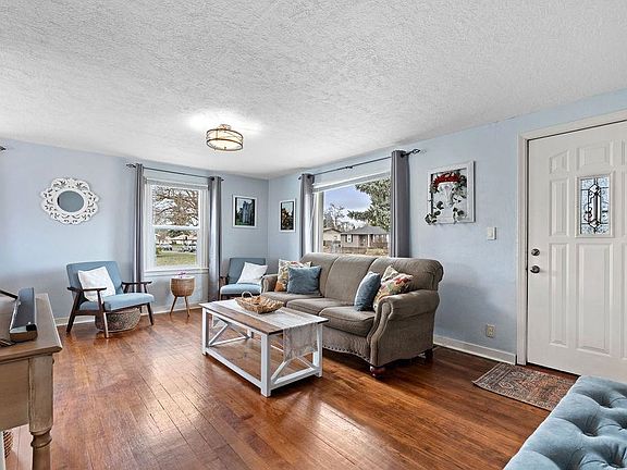 4th image of 2429 W Crown Ave