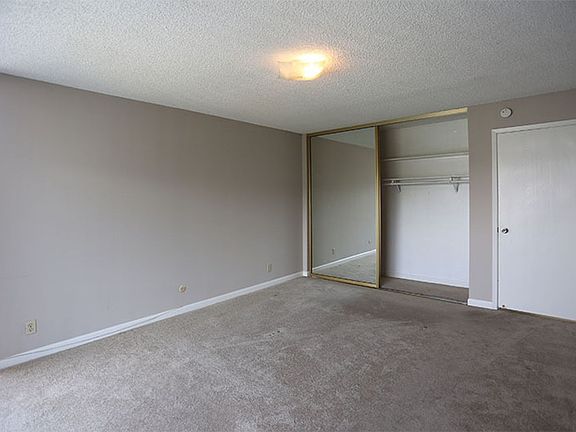 5th image of 102 Locksley Ave #305