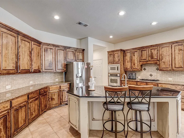 9823 Carriage Hill Ln — Photo 13