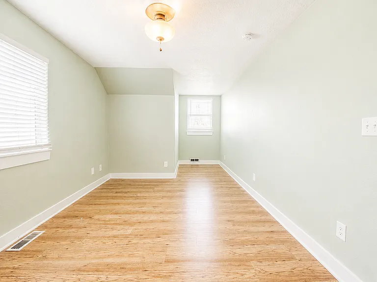 18165 N Midland Blvd — Photo 16