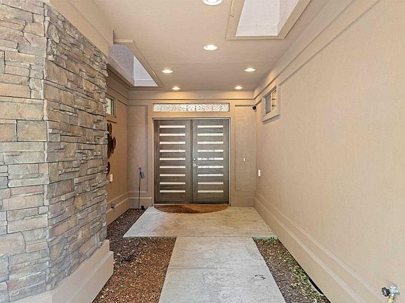 3rd image of 2586 S Creek Pointe Ln
